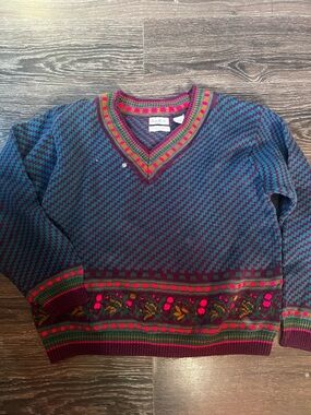 Vibrant Navy & Burgundy V-Neck Patterned Women’s Sweater